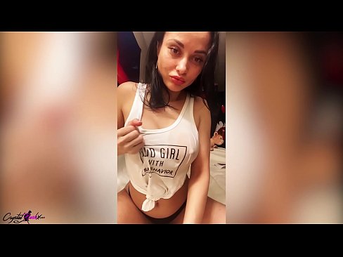 ❤️ Mulher bonita e mocinha masturbando-se e acariciando suas enormes mamas em uma camiseta molhada Porno em pt-br.sfera-uslug39.ru ﹏